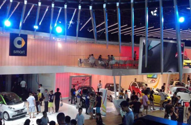 2015年深圳車(chē)展奔馳車(chē)U玻燈光背景圖